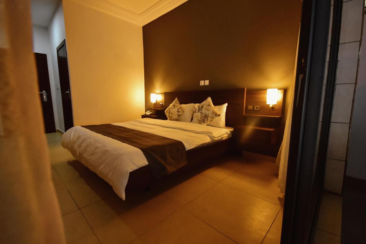 Robert'S Hotel อาบีจาน ภายนอก รูปภาพ