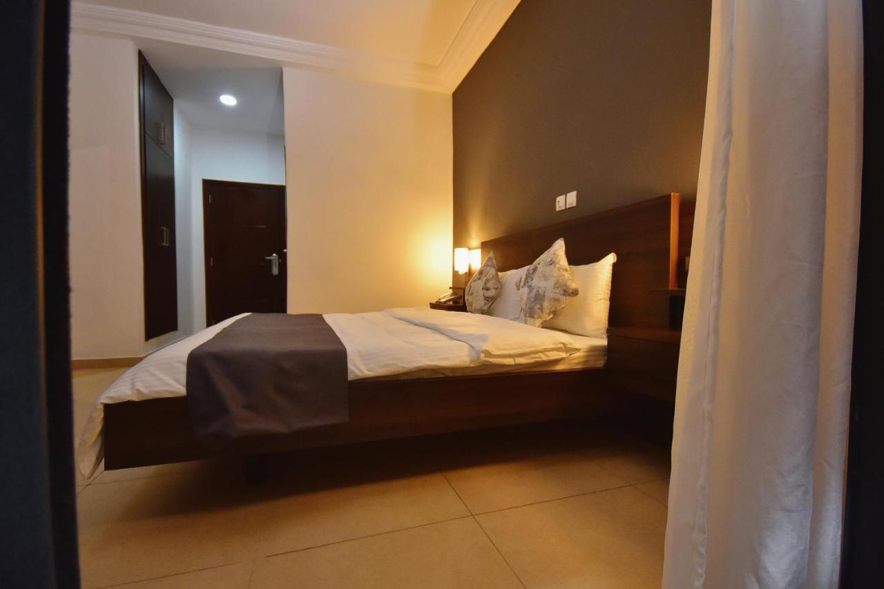 Robert'S Hotel อาบีจาน ภายนอก รูปภาพ