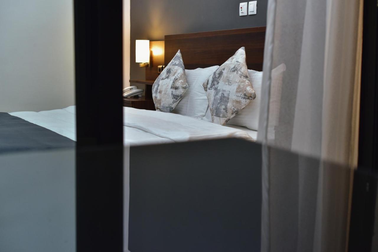 Robert'S Hotel อาบีจาน ภายนอก รูปภาพ